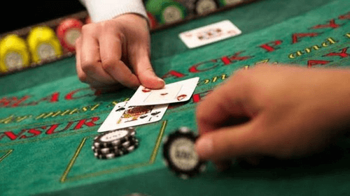 how does casino make money im poker